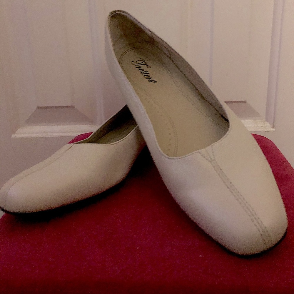 SUMMER SALE Trotters shoes